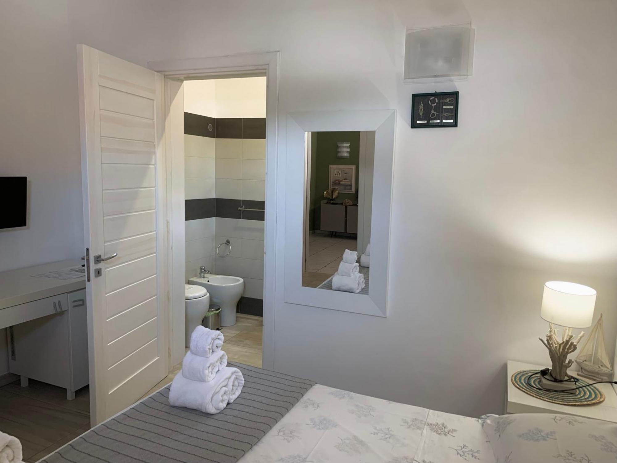 Aquarama Rooms & Apartments Torre Squillace Exterior photo